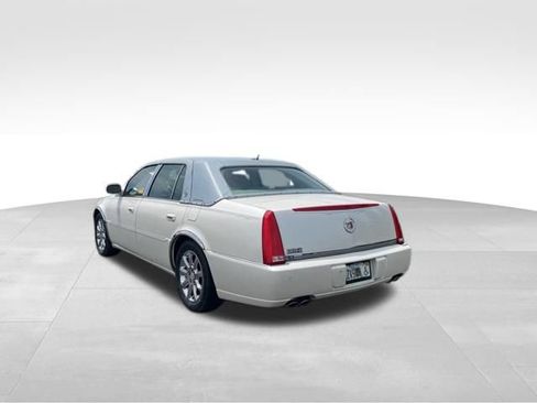 Used 2008 Cadillac DTS FWD image 3