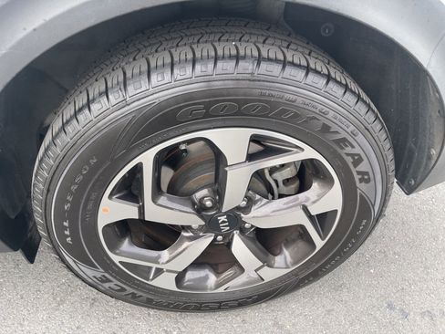 Used 2022 Kia Sportage LX image 3