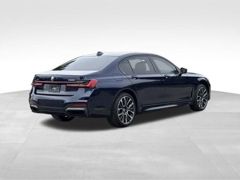 Certified 2022 BMW 750i xDrive w/ Luxury Rear Seating Package AWD/4WD image 9