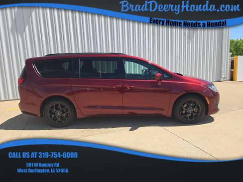 Used 2019 Chrysler Pacifica Touring-L Plus w/ S Appearance Package FWD image 1