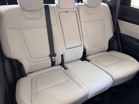 Certified 2025 Hyundai Tucson SE FWD image 17