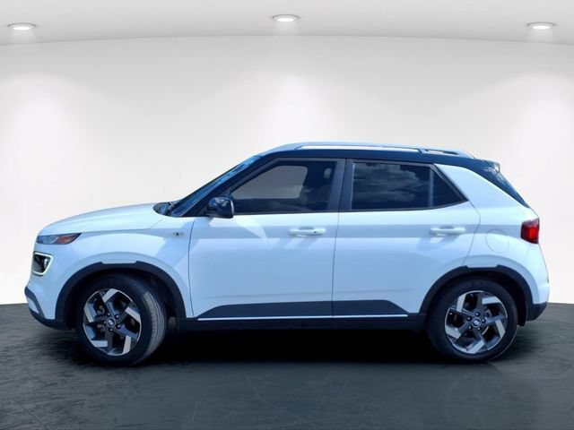 Used 2022 Hyundai Venue Limited FWD image 16