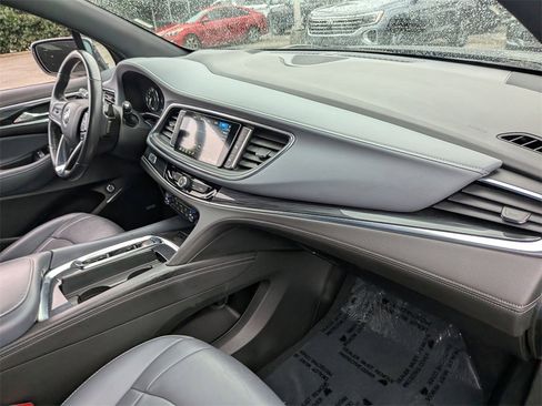 Used 2024 Buick Enclave Premium image 32