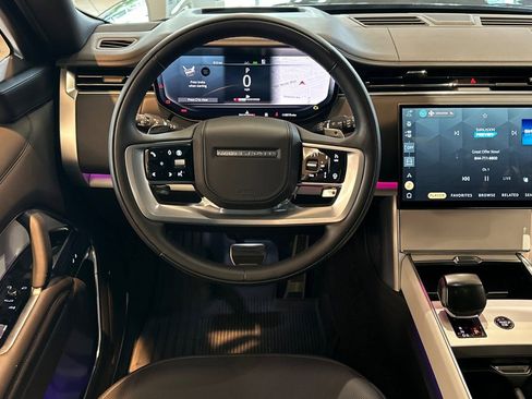 Used 2025 Land Rover Range Rover SV image 16