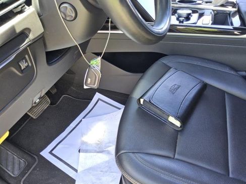 Used 2025 Cadillac Escalade ESV Luxury RWD image 12