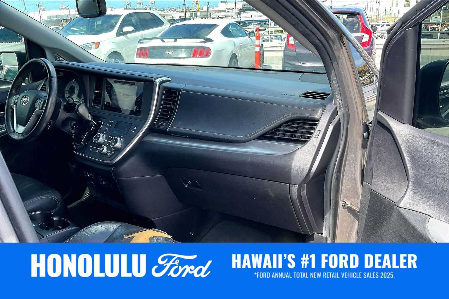 Used 2016 Toyota Sienna SE FWD image 23