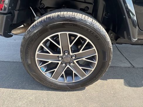 Used 2022 Jeep Wrangler Unlimited Sahara AWD/4WD image 34