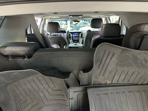 Used 2018 Cadillac Escalade Premium Luxury image 15