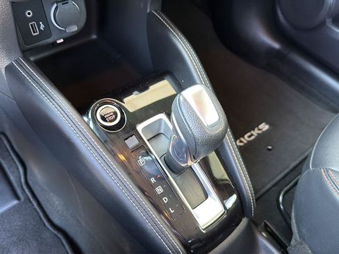 Used 2020 Nissan Kicks SR w/ SR Premium Package FWD image 27