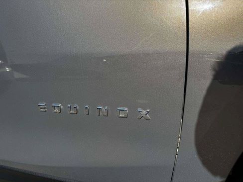 Used 2018 Chevrolet Equinox LT FWD image 11