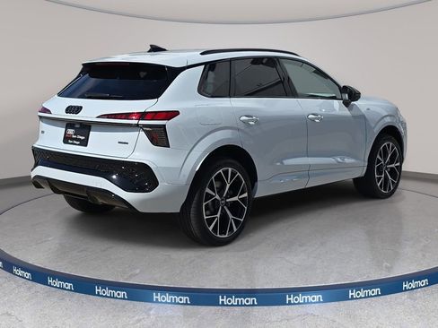 New 2026 Audi Q3 quattro 2.0T AWD/4WD image 5