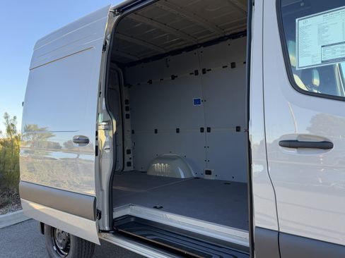 New 2026 Mercedes-Benz Sprinter 2500 image 17