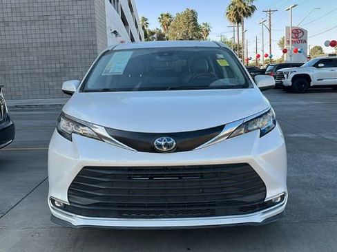 Used 2023 Toyota Sienna XLE AWD/4WD image 2