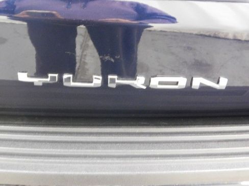 Used 2024 GMC Yukon Denali w/ Advanced Technology Package image 6