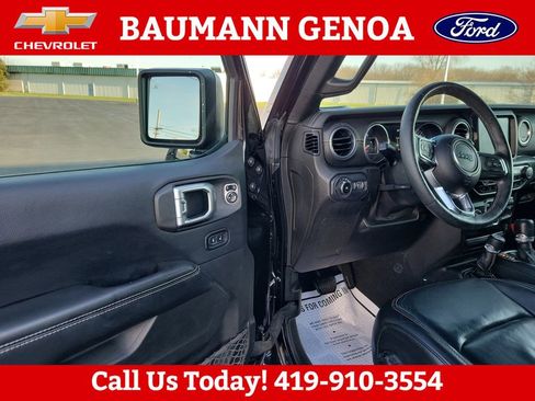 Used 2018 Jeep Wrangler Unlimited Sahara AWD/4WD image 2