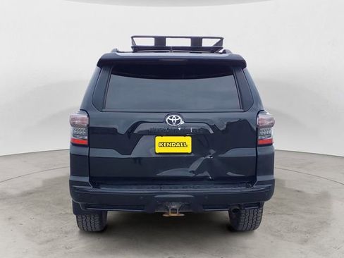 Used 2018 Toyota 4Runner SR5 AWD/4WD image 4