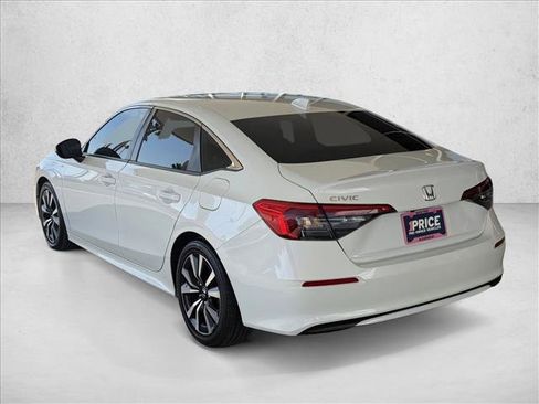 Used 2022 Honda Civic EX image 3