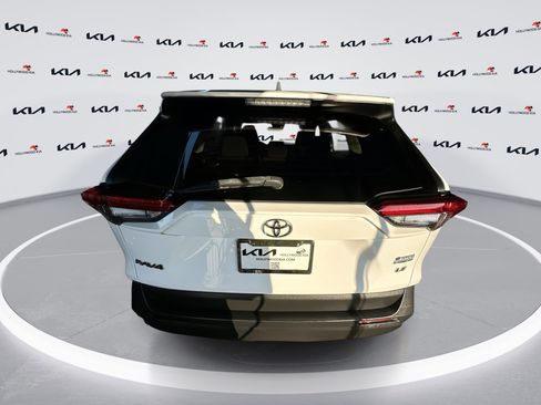 Used 2020 Toyota RAV4 LE image 7