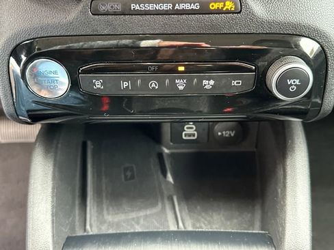 Certified 2024 Ford Escape Platinum AWD/4WD image 35