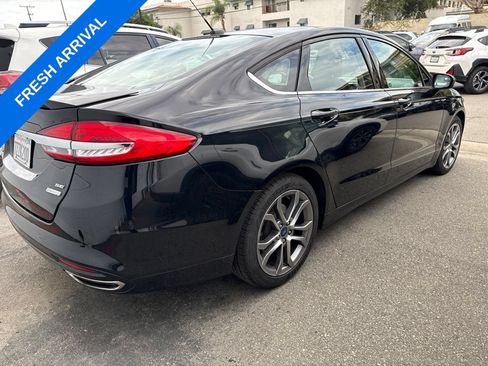 Used 2017 Ford Fusion SE w/ Equipment Group 201A FWD image 2