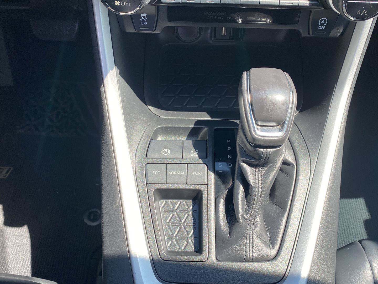 Used 2020 Toyota RAV4 XLE Premium FWD image 19