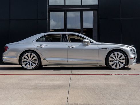 Used 2026 Bentley Flying Spur Plug-In Hybrid AWD/4WD image 10