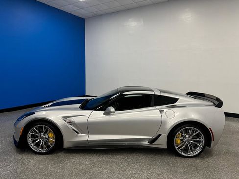 Used 2016 Chevrolet Corvette Z06 w/ 3LZ Preferred Equipment Group RWD image 8