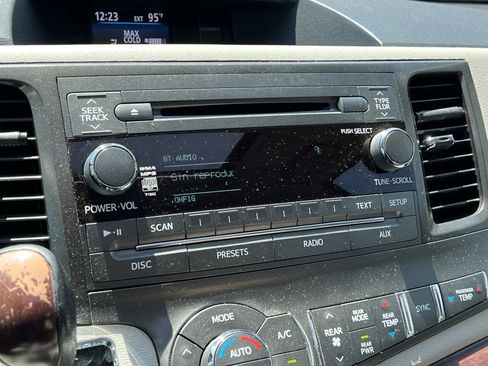 Used 2012 Toyota Sienna XLE FWD image 24