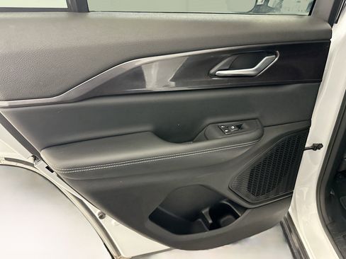 Used 2023 Jeep Grand Cherokee Altitude image 26