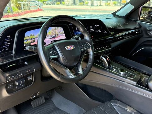 Used 2024 Cadillac Escalade ESV V w/ LPO, ONYX Package AWD/4WD image 25