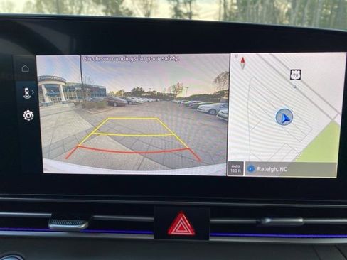 Used 2024 Hyundai Elantra SEL image 13