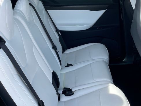 Used 2018 Tesla Model X 75D image 11