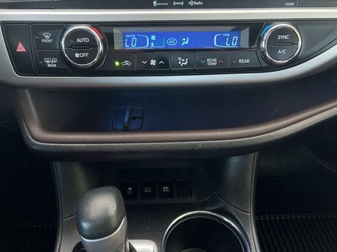 Used 2019 Toyota Highlander Limited image 40