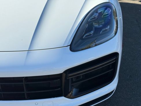 Certified 2023 Porsche Cayenne Turbo AWD/4WD image 11