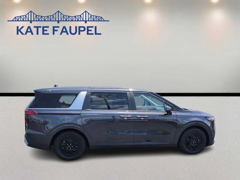 Used 2025 Kia Carnival FWD image 8