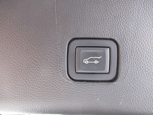 Used 2023 Chevrolet Traverse LT w/ LPO, Floor Liner Package image 15