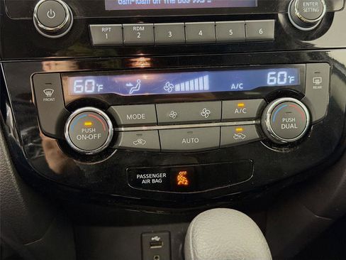 Used 2016 Nissan Rogue SV AWD/4WD image 16