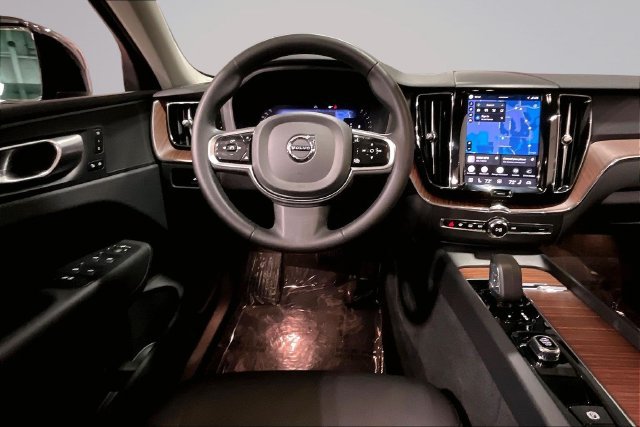 Certified 2024 Volvo XC60 B5 Plus w/ Protection Package Premier AWD/4WD image 8