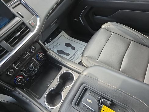 Used 2023 Chevrolet Suburban Premier image 29