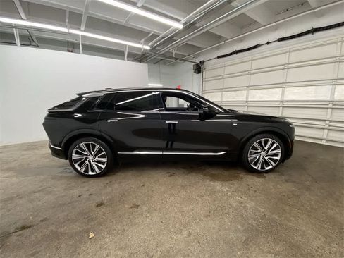 Certified 2024 Cadillac Lyriq Luxury w/ LPO, Floor Liner Package image 7