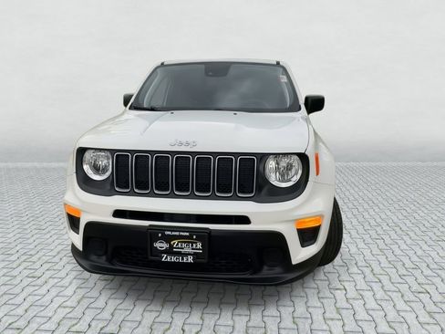 Used 2023 Jeep Renegade Latitude AWD/4WD image 3