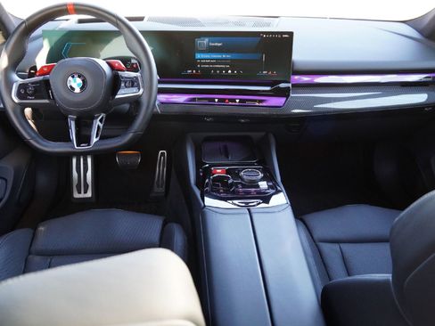 Used 2025 BMW M5 Touring image 32