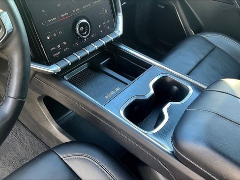 Used 2025 GMC Acadia Elevation w/ Elevation Premium Package image 10