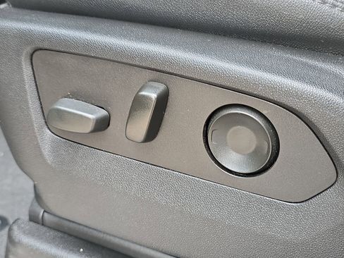 Used 2022 Chevrolet Tahoe Z71 w/ Luxury Package image 12