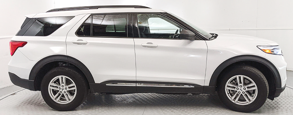 Certified 2023 Ford Explorer XLT AWD/4WD image 2