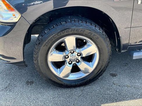 Used 2017 RAM 1500 Express w/ Express Value Package AWD/4WD image 8