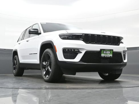 New 2025 Jeep Grand Cherokee Limited w/ Black Appearance Package image 17