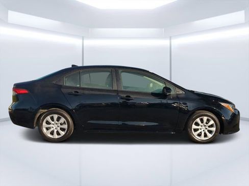 Used 2025 Toyota Corolla LE FWD image 2