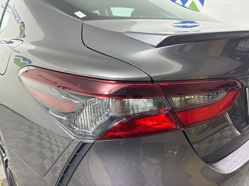 Used 2024 Toyota Camry SE image 11