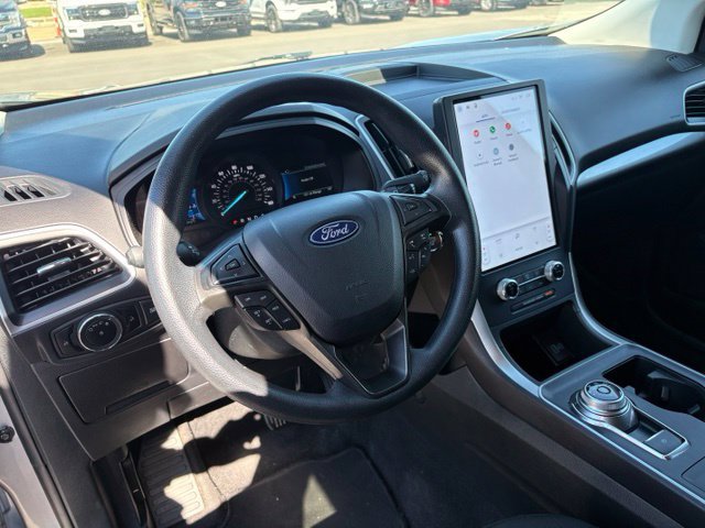 Certified 2024 Ford Edge SE w/ Black Appearance Package AWD/4WD image 3